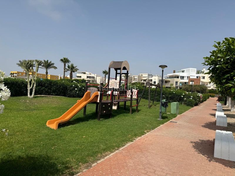 Foto 2a77df7b-4088-4b53-93f0-e757f98034f1. Apartament amb aparcament piscina a El Playazo Vera