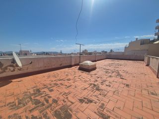 Casa adossada a Vera Ciudad. Gran adosado de 187m2 4 hab., solárium y localestudio independie