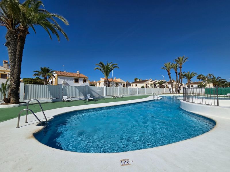 Foto 5423461b-b7a8-495f-92b5-2d583a177874. Dúplex amb piscina a Las Marinas - Pueblo Laguna Vera