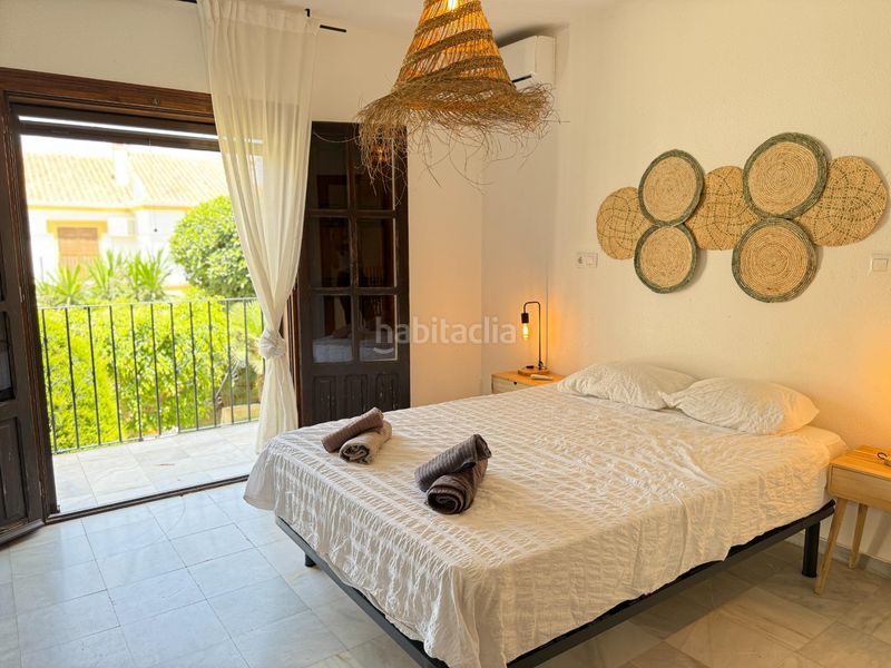 Foto b52221f0-5543-43e8-94b6-ec70093a02c7. Casa adossada amb piscina a Las Marinas - Pueblo Laguna Vera