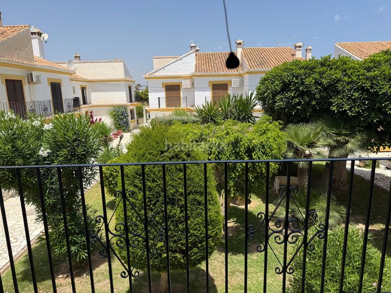 Foto e2f8357f-7382-47e1-8515-b7a5b950a1ff. Casa adossada amb piscina a Las Marinas - Pueblo Laguna Vera