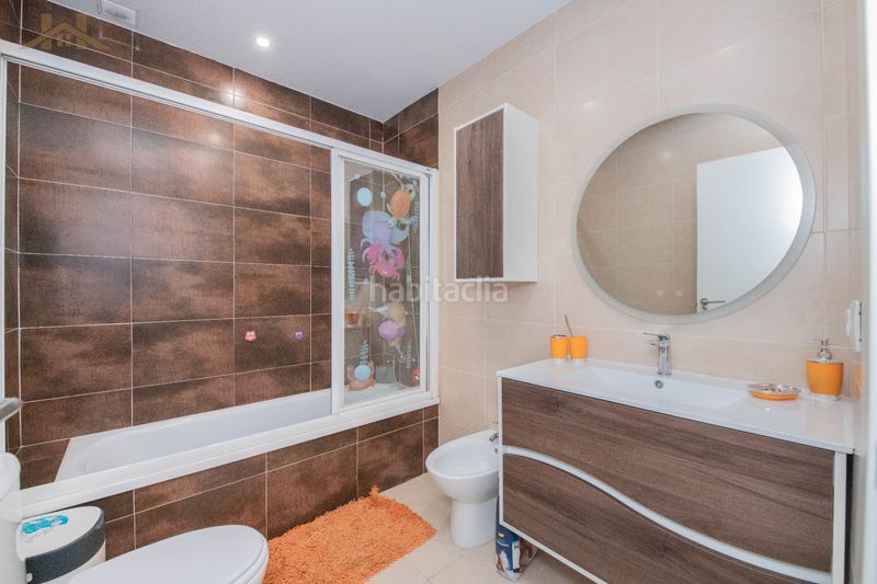 Foto 05d0dd8f-fe05-4435-b589-65e5f07e2100. Maison jumelée dans calle simone de beauvoir 32 dans Rivas - Vaciamadrid
