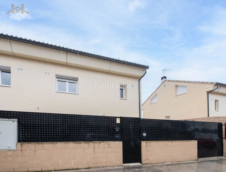 Foto 0f8e19f4-b504-423a-b257-889d5dfbb5fd. Maison jumelée dans calle simone de beauvoir 32 dans Rivas - Vaciamadrid