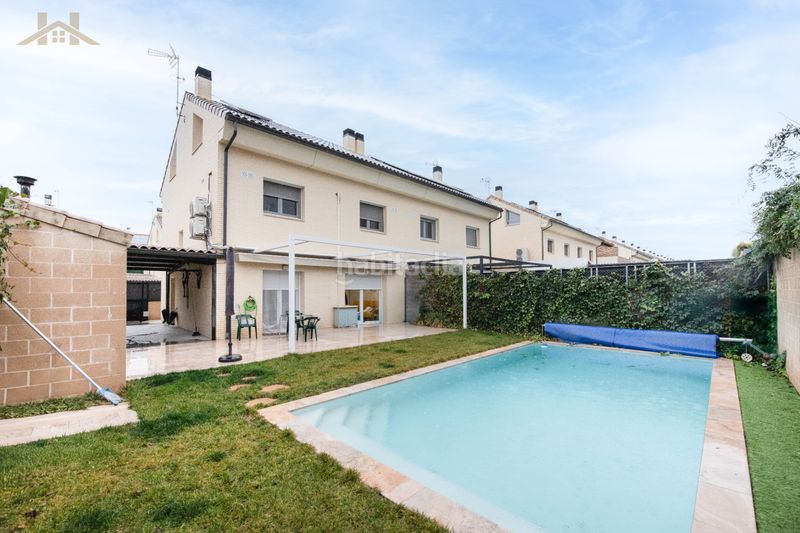 Foto dbc46b28-a304-4149-a506-0eada30b9803. Maison jumelée dans calle simone de beauvoir 32 dans Rivas - Vaciamadrid