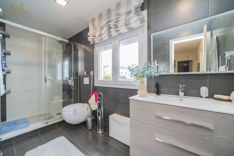 Foto ff5ba5b4-0583-40a5-a76b-9a7a3a22d89a. Casa adossada amb calefacció aparcament piscina a Rivas - Vaciamadrid