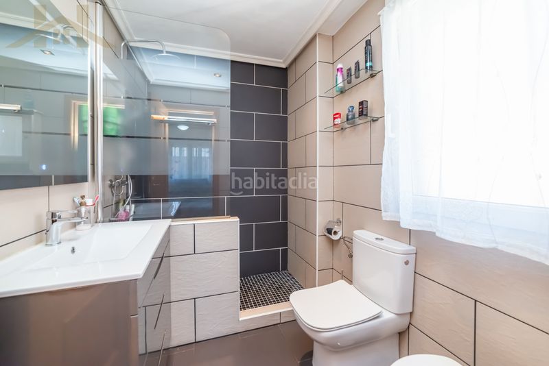 Foto 5dafa880-fd5c-4cad-b655-6baeae7c1f50. Casa aparellada amb xemeneia calefacció aparcament piscina a Rivas - Vaciamadrid