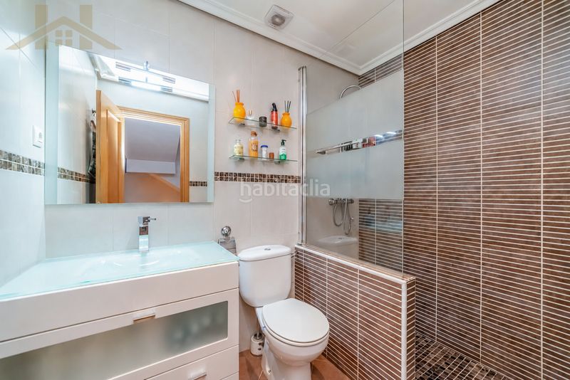 Foto d705fd9d-c2dc-4d03-888d-864c54d685d0. Casa aparellada amb xemeneia calefacció aparcament piscina a Rivas - Vaciamadrid
