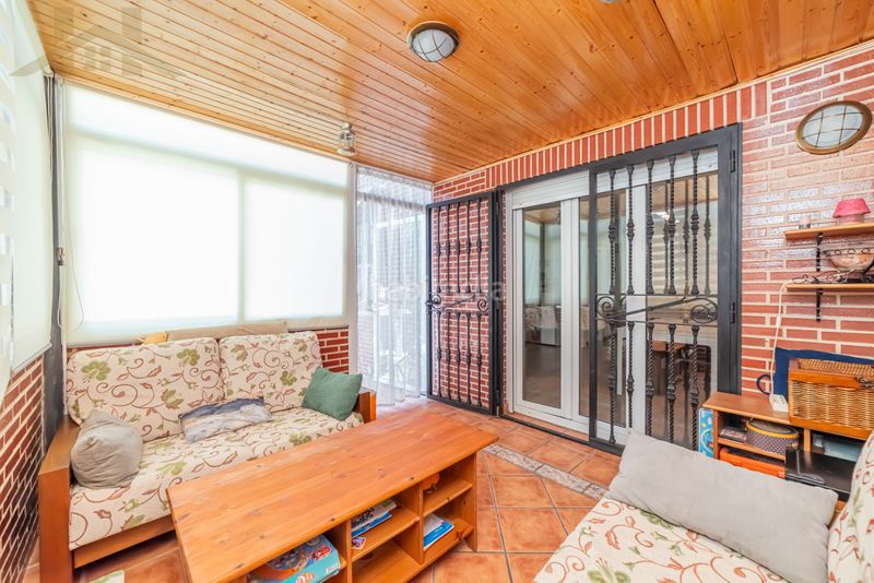 Foto f29b062a-6d24-4414-b651-4b90d0b40999. Casa aparellada amb xemeneia calefacció aparcament piscina a Rivas - Vaciamadrid