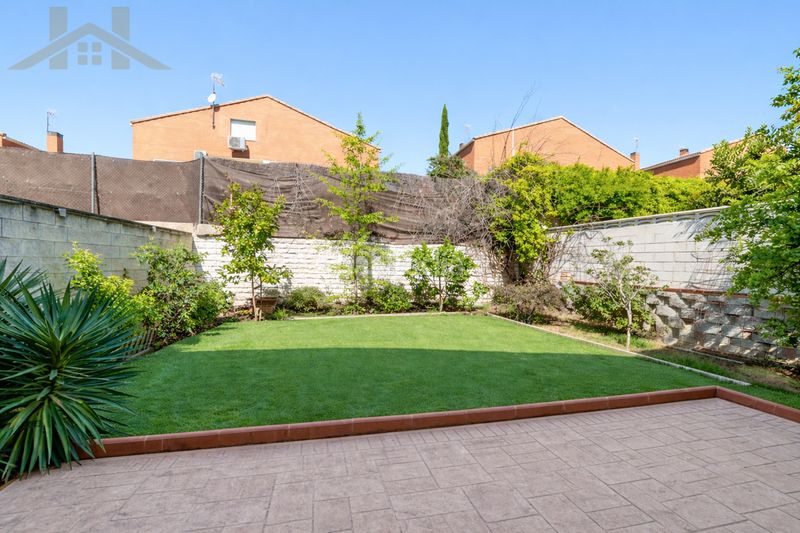 Foto 7f6ea2e6-b28f-48d7-b458-c1c316dbc845. Casa aparellada a calle carmen martín gaite 14 a Rivas - Vaciamadrid