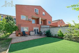 Casa pareada en Calle carmen mart�n gaite 14. Casa / chalet pareado en venta  en calle carmen mart�n gaite 14,