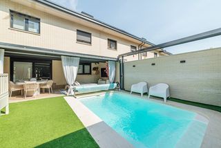 Chalet in Urbanizaciones