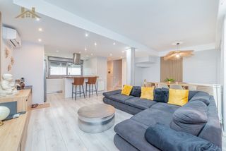 Xalet  Avenida pilar miró. Chalet adosado en venta en avenida pilar miró