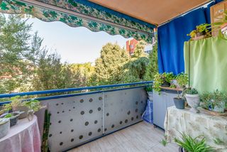 Flat  Ronda de oviedo. Piso de 3 dormitorios con terraza frente al metro