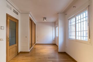 Apartment  Calle cuclillo. Apartamento con trastero y ascensor a un paso del metro oporto