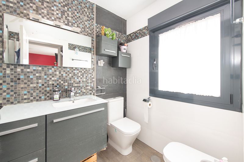 Foto 46df2697-06ca-45bb-bccd-e4e175cc6637. Casa aparellada amb calefacció aparcament piscina a Arganda del Rey