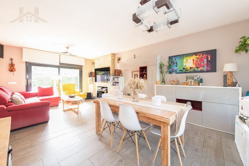 Foto 5b0b76e7-8523-42aa-81ba-feab4a0e19da. Casa aparellada amb calefacció aparcament piscina a Arganda del Rey