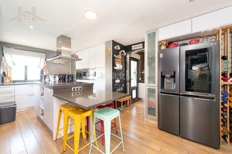 Foto f5497b3f-6a00-46db-b0a9-b0fa0e74727d. Casa aparellada amb calefacció aparcament piscina a Arganda del Rey