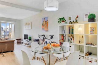Location Appartement  Carrer de jeroni real de fontclara. Piso funcional con diseño moderno y acogedor