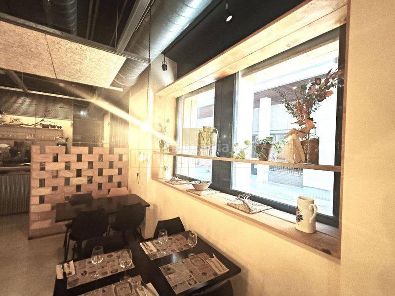 Foto 677a987b-7be3-4a9c-bec9-b9c5b2371a99. Alquiler local comercial restaurante en pleno rendimiento en Vilanova i la Geltrú