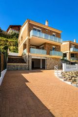 Casa in Mas Trader-Corral d´En Tort-Corral d´En Cona. Magnífica casa unifamiliar con jardín privado y 4 dormitorios en