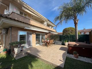 Reihenhaus  Carrer artur martorell 7. Chalet en moli de la torre