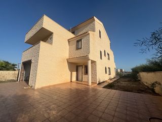 Chalet en Pol�gono veneciola c 5. Majestuosa vivienda de 885 m� situada al final de la manga, en p