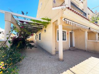 Casa aparellada  Carrer sacanit. Chalet independiente con vistas al mar y gran terraza junto a la