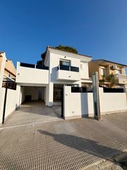 Semi detached house  Avenida academia general del aire. Chalet adosado en venta en avd. academia general del aire