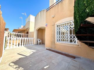 Casa aparellada  Urbanización lago jardín 2 m7 sec d. Planta baja a estrenar con vistas a la laguna rosa de torrevieja
