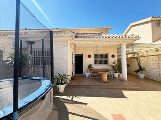 Casa bifamiliare  Calle granada. Chalet pareado en venta en san javier