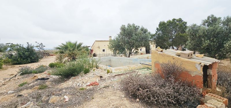 Foto bbe5a402-d0d9-4e59-b7cc-60ade8f03f4f. Masia amb xemeneia a Jerónimo y Avileses Murcia