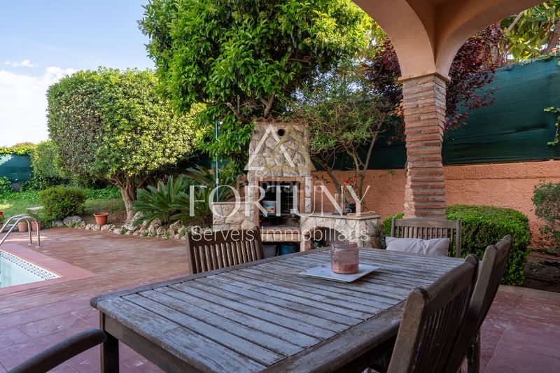 Foto a73cf47a-48b2-4259-9005-09521c11476c. Casa amb aparcament piscina a Catllar (El)
