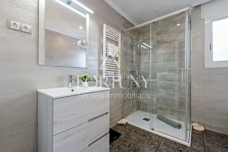 Foto e241bef2-5143-4e5b-9119-f4fc6a41c360. Casa amb aparcament piscina a Catllar (El)