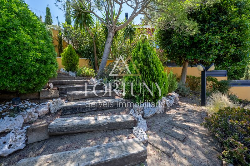 Foto b8ff8fbd-d137-4cad-b19b-d0f316a7cadd. Casa amb aparcament piscina a La Mora Tarragona