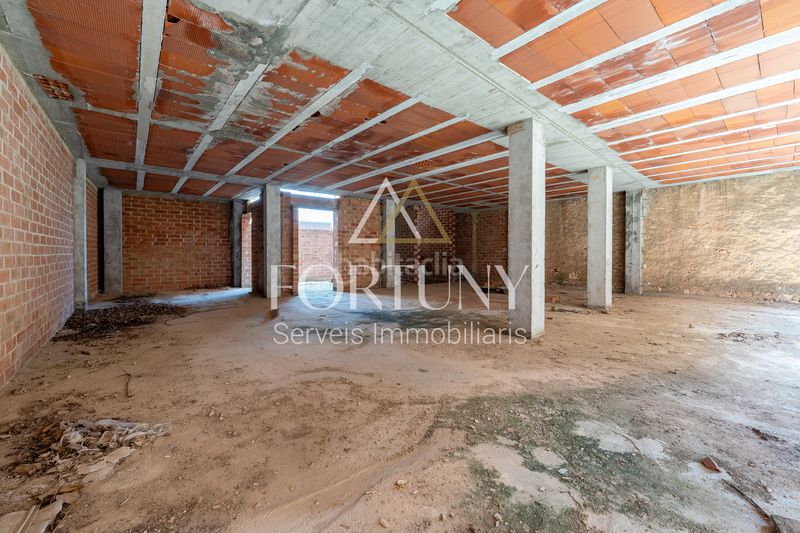Foto 241f9164-9178-4d10-bb7a-696925d6c375. Casa amb aparcament a Nulles