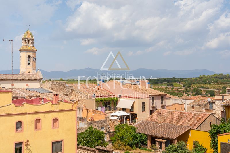 Foto 5b7d875b-b5bb-4f50-ae75-249cb8537aab. Casa amb aparcament a Nulles