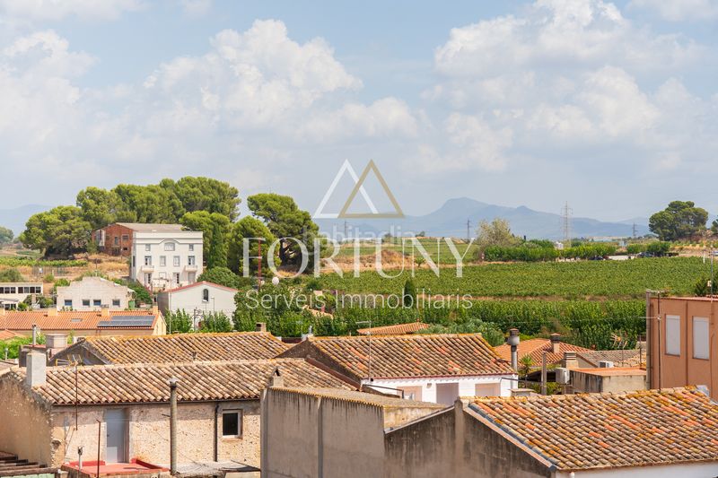Foto 98a7ce23-1c0d-4b9a-bcfd-7329c7db5302. Casa amb aparcament a Nulles