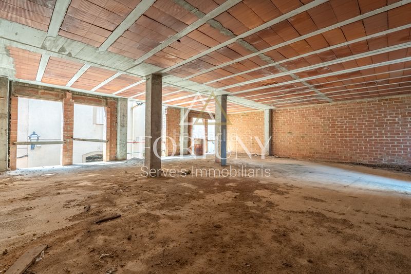 Foto f17577da-2c00-4d84-9e55-fa81e147e868. Casa amb aparcament a Nulles