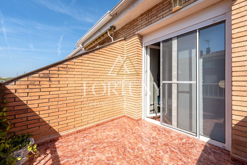 Foto 48d25ccd-e807-46fd-9cfc-94d2b5eb5220. Casa amb aparcament piscina a Campclar Tarragona