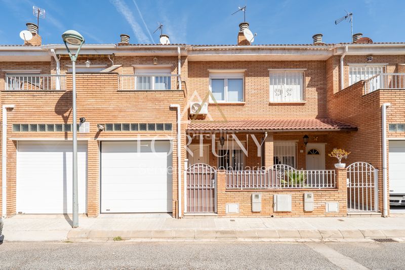Foto ab0823ed-e355-47ab-a28d-73f41deb7843. Casa amb aparcament piscina a Campclar Tarragona