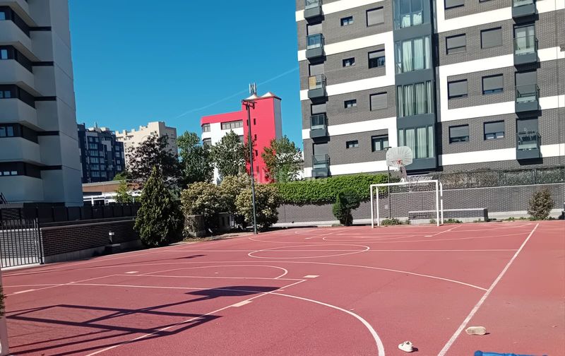 Foto 0810a721-df20-4b1c-a269-8f6b13fbffd7. Pis amb calefacció aparcament piscina a Almendrales Madrid