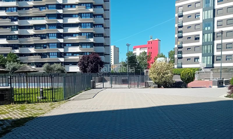 Foto 1fbce246-df34-445c-9bc2-717cf4da0459. Pis amb calefacció aparcament piscina a Almendrales Madrid