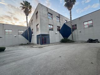 Nave industrial en Calle de la agricultura 10. Nave en venta en jerez de 2.660 m2 construidos en muy buen estad