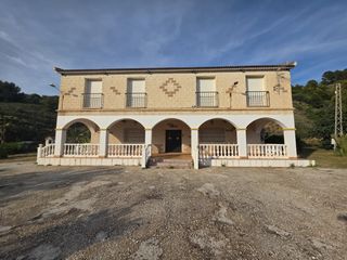 Bauernhof in Pinares de San Antón. Finca rustica en pinares