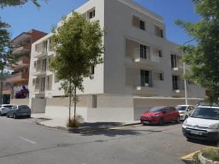 Pis a Avinguda del cid 17. Primer piso de 3 dormitorios con amplio sal�n y balc�n. Obra nova