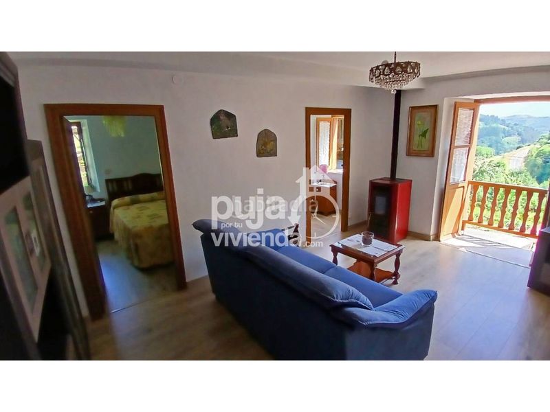 Foto 0945f40a-ba2a-4c01-89f3-3714506c5219. Casa amb aparcament a Tineo