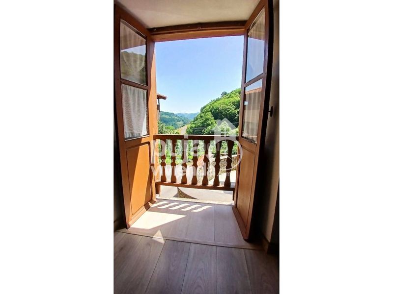 Foto ac83f004-939e-4710-8c8c-a784fe49de50. Casa amb aparcament a Tineo