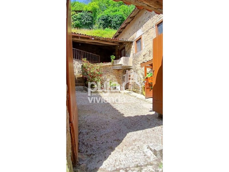 Foto b1a50b34-c073-49e1-9aaf-e80c0ff78808. Casa amb aparcament a Tineo
