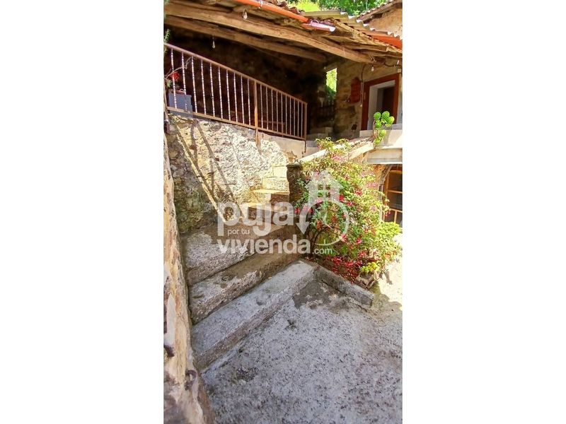 Foto b6377972-2467-45b7-9bce-0846403a2cfc. Casa amb aparcament a Tineo