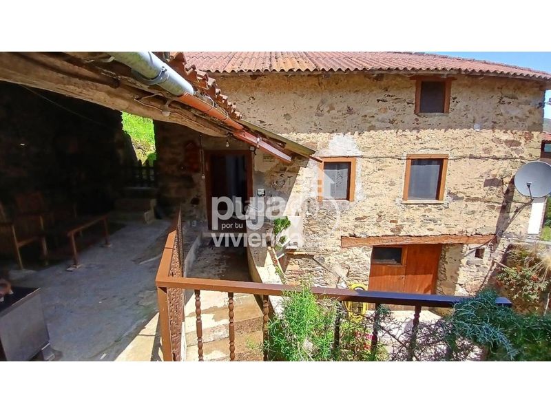 Foto f485a4ef-f0f4-4abd-bcd2-95279cbc6f47. Casa amb aparcament a Tineo